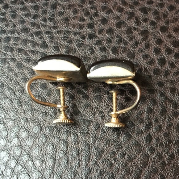 2/$10 Vintage screw Back lucite earrings - Picture 5 of 7